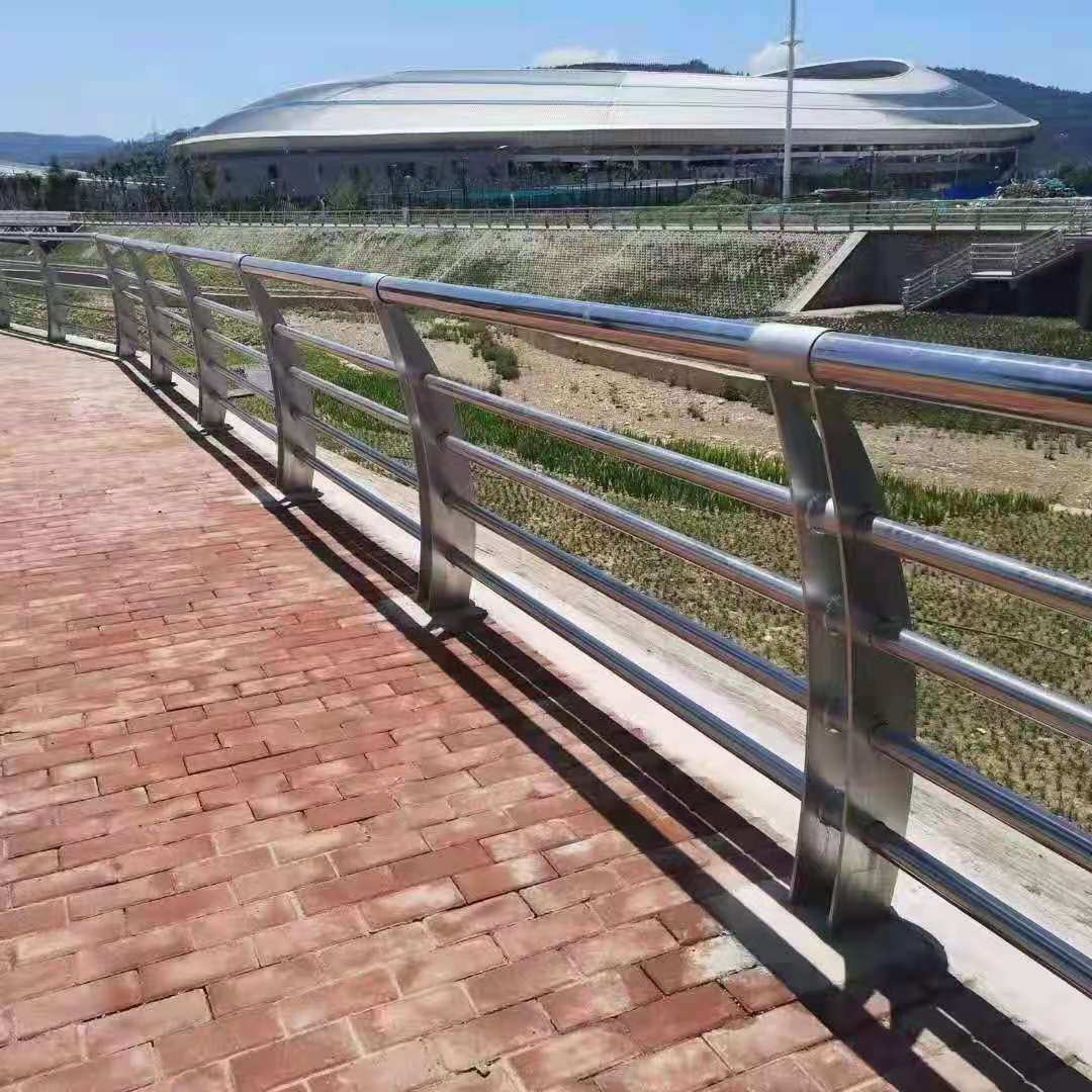 不锈钢立柱实体厂家【本地】服务商