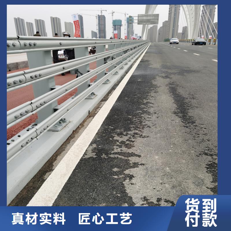 蓝色钢板穿孔桥梁护栏展鸿护栏货源充足当地生产商