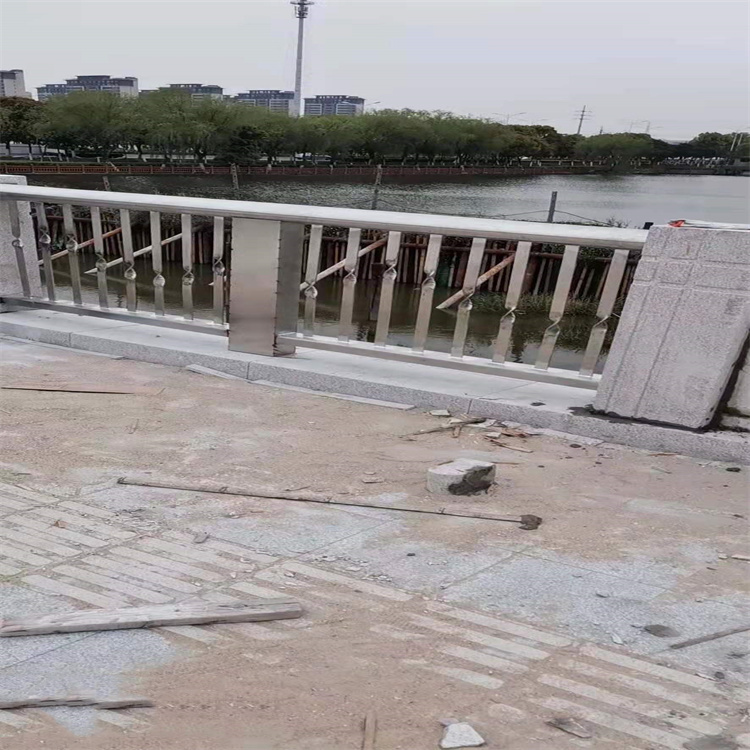 桥梁防撞护栏来样加工品质优良