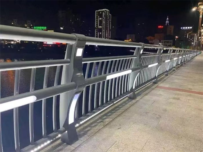 优质不锈钢公路护栏厂家-专业生产不锈钢公路护栏厂家
