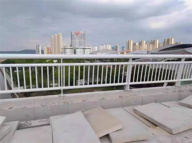 护栏可零售可批发