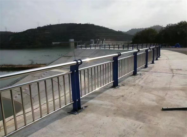 【护栏不锈钢桥梁护栏经销商】