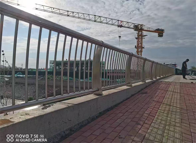 护栏LED防护栏杆免费询价