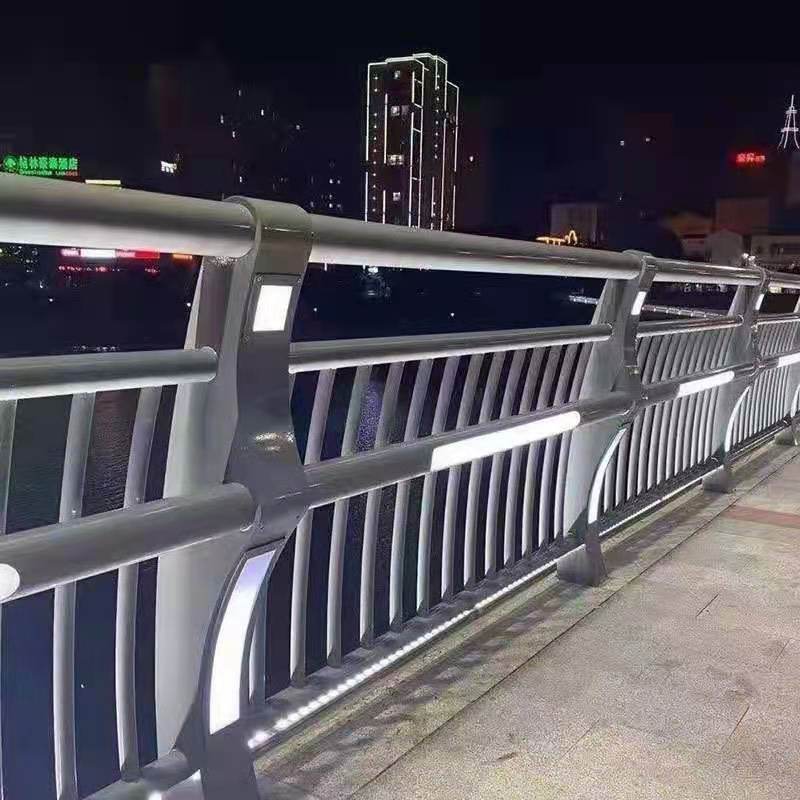201不锈钢复合管线条优美