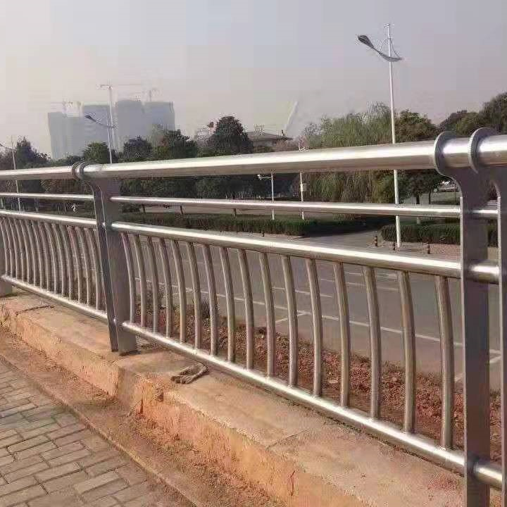  护栏专注细节更放心