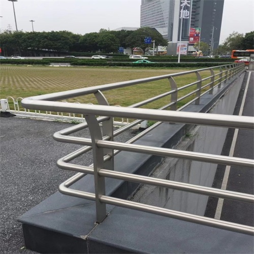 道路中央防撞护栏质量保证