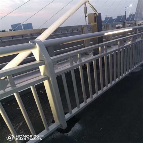 201不锈钢复合管批发零售-定做_鑫方达护栏有限公司