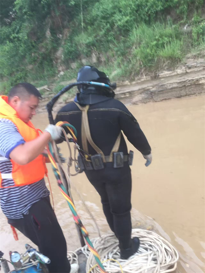 本地潜水员队伍<水下打孔开洞>真诚服务