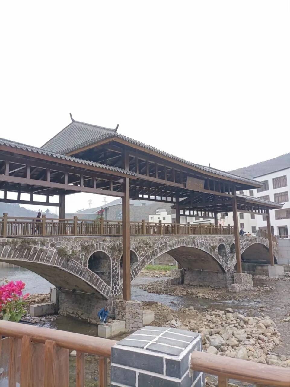 仿木纹漆，钢结构木纹漆，铝合金木纹漆施工价格