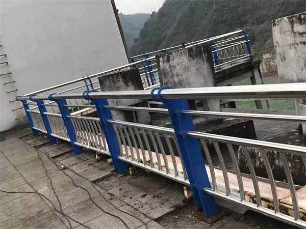 制造厂家护栏立柱间距标准是多少