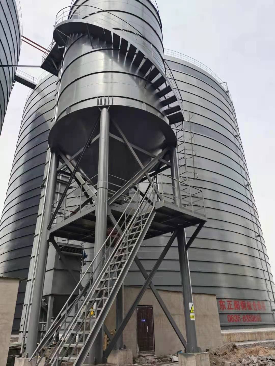 1万吨粉煤灰钢板库让利新老客户